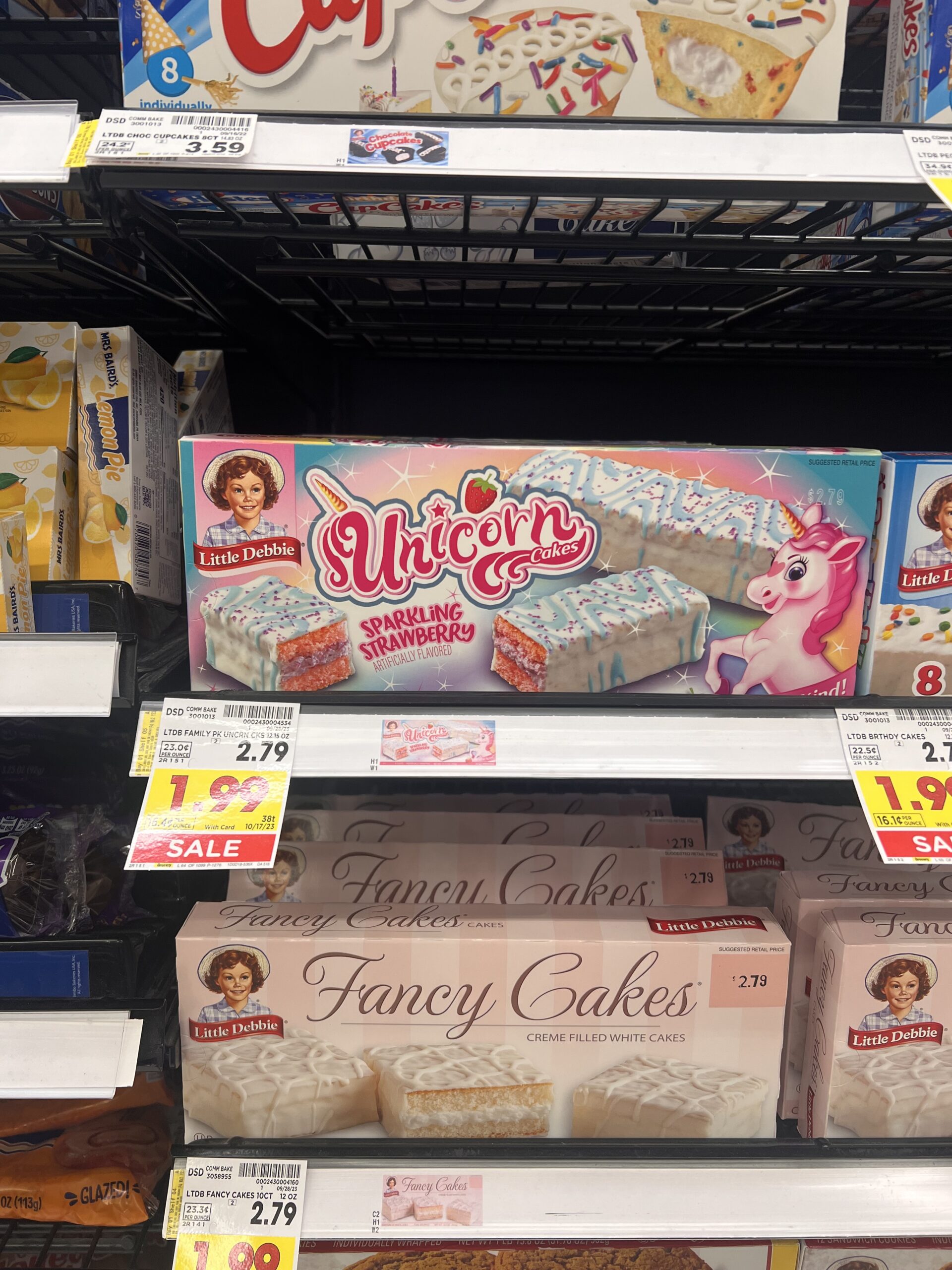 Walmart Huntington - US Route 60 - #LittleDebbie #ChristmasCakes 🎄are back  on the shelf for the season!😍Arguably one of the best snack cakes of the  year! Which is your favorite? | Facebook