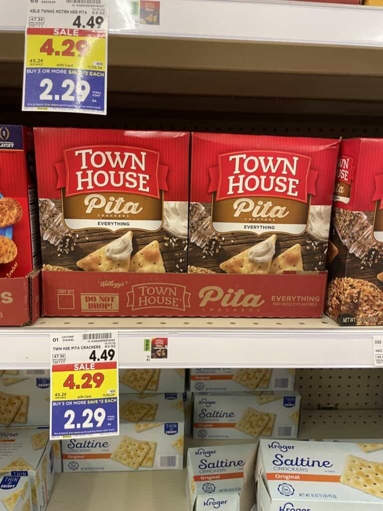 club and town house crackers kroger shelf image (4)