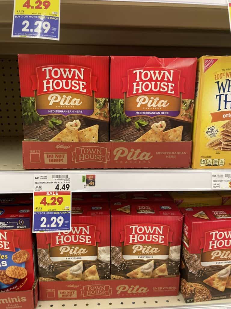 club and town house crackers kroger shelf image (4)