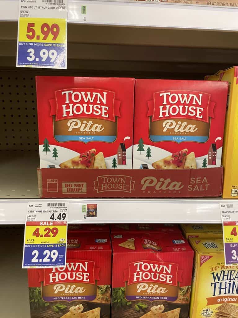 club and town house crackers kroger shelf image (4)