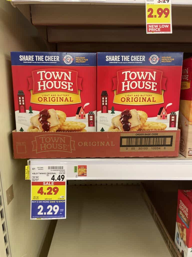 club and town house crackers kroger shelf image (4)